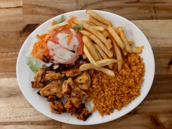 Assiette brochette de poulet